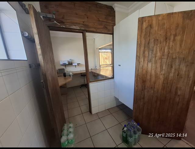 210M² BUILDING TO LET IN PIONEER PARK